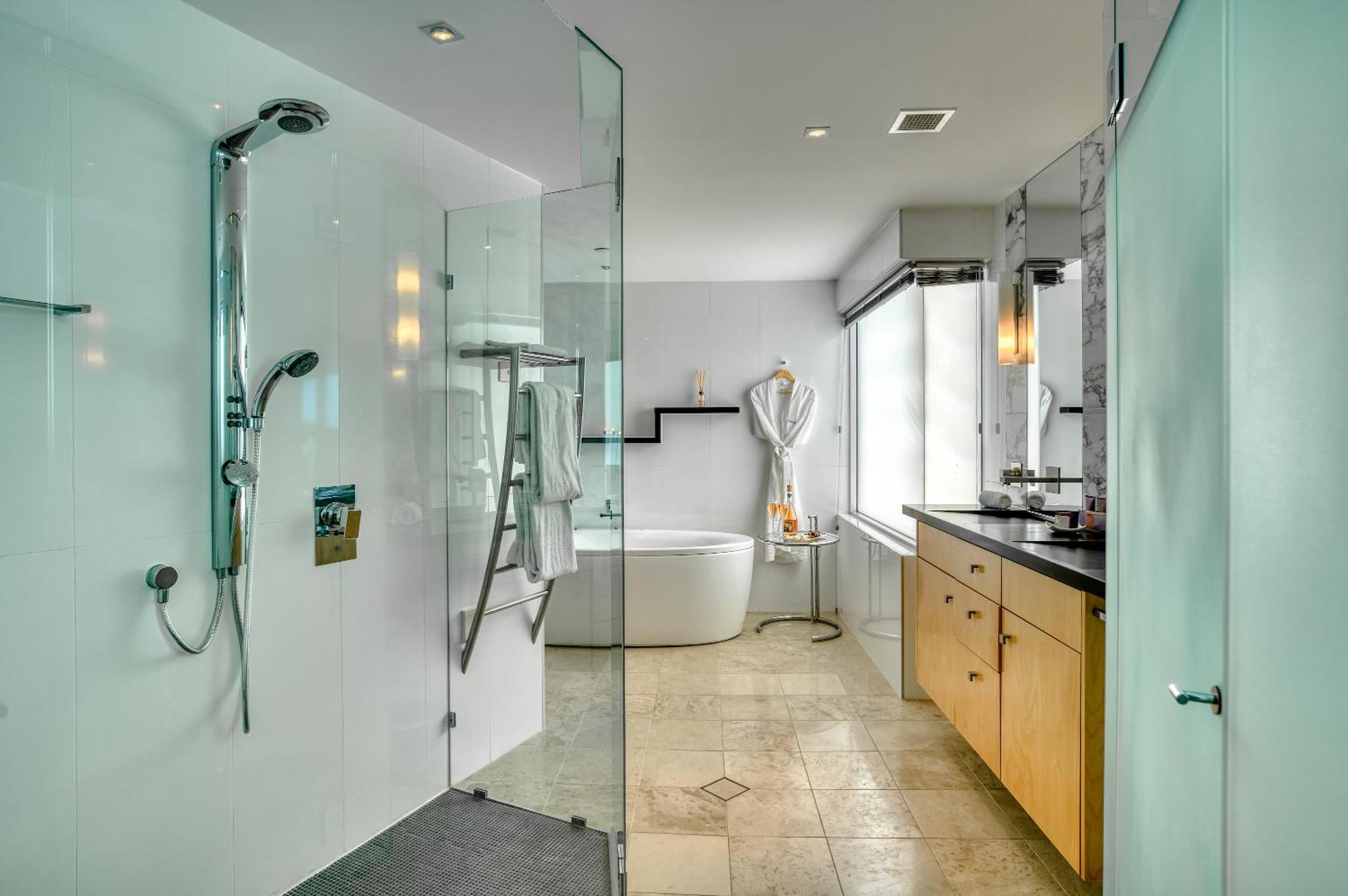 Three-Bedroom Penthouse Apartment
