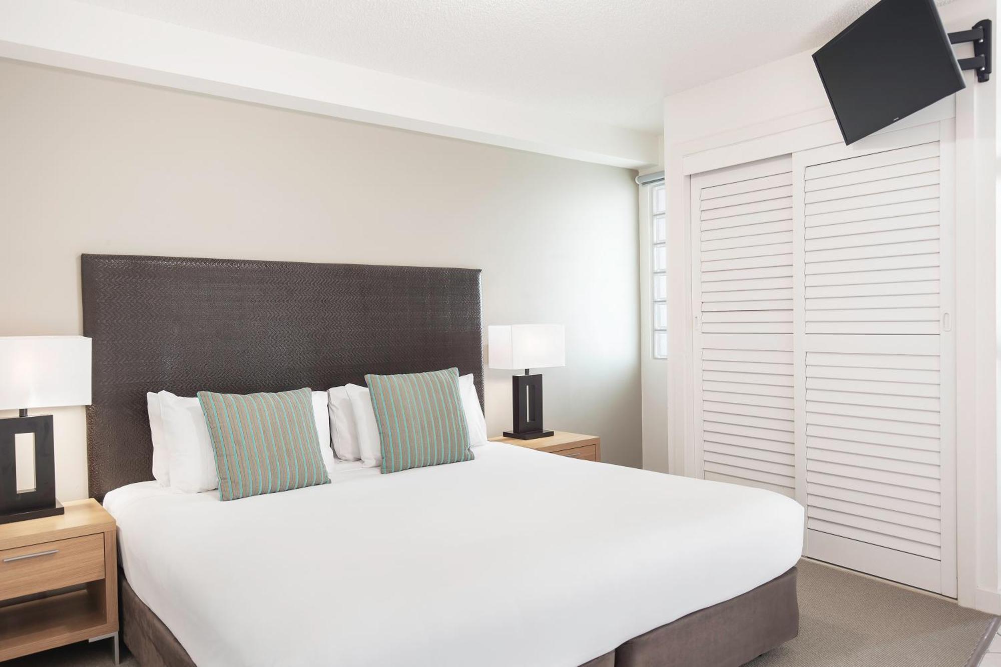 One-Bedroom Ocean View Apartment