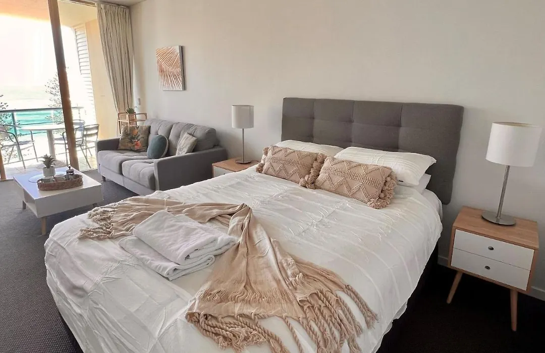Top Floor Beachside Apartment In The Heart Of Mooloolaba-1