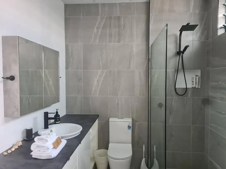 Modern Studio In Heart Of Mooloolaba-1
