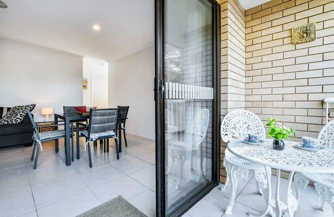 2 Bedroom Unit Mooloolaba- Walk To The Beach-1