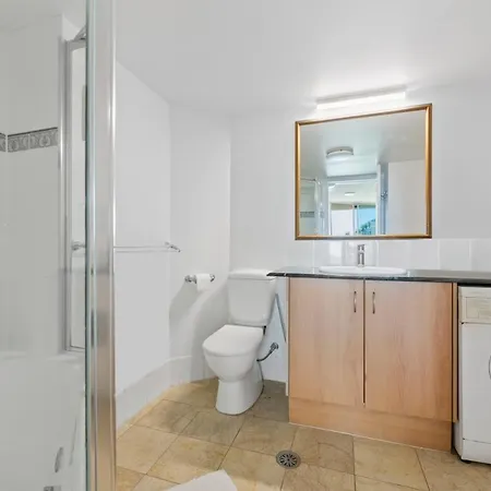 Top Floor Beachside Apartment In The Heart Of Mooloolaba-2