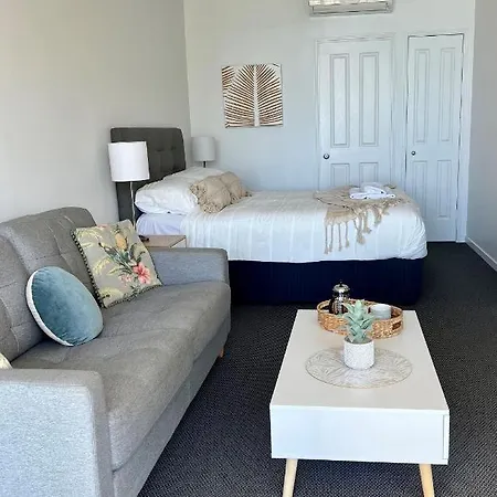 Top Floor Beachside Apartment In The Heart Of Mooloolaba-3