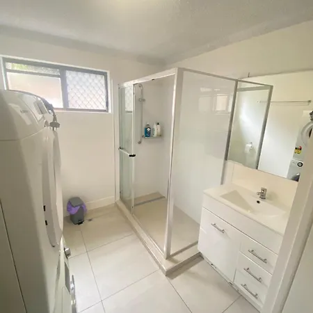 Fabulous Canal-Front Unit In Mooloolaba-2