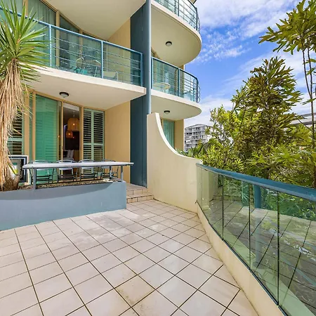 Landmark Resort Renovated Beach Apartment-2