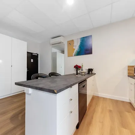 Modern Studio In Heart Of Mooloolaba-2
