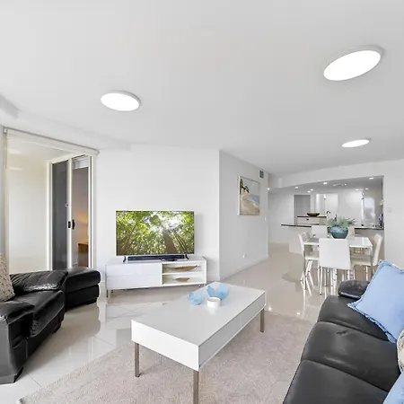 Zanzibar 404, Sensational 2 Bedroom Oceanview Apartment-2