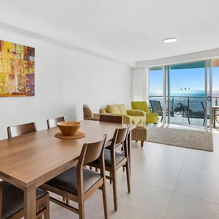 Sirocco 404 Luxurious 3 Bedroom Unit, Ocean Front-3