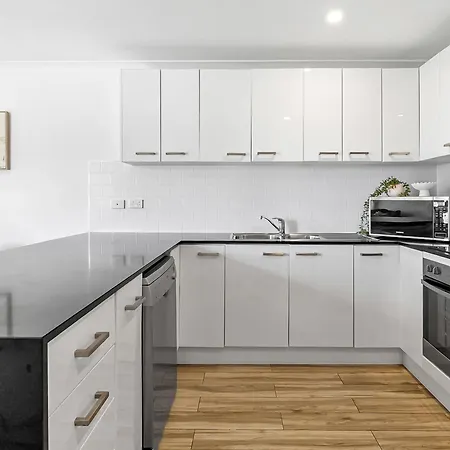 Beachside Views 2 Bedroom Apartments Mooloolaba-2