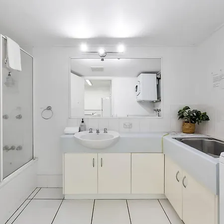 Central, Neat And Affordable 2 Bed Apartment-3