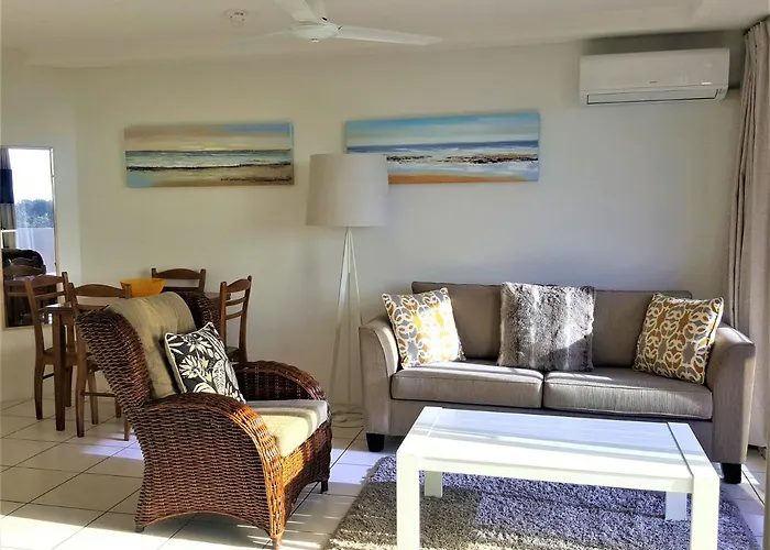 Mooloolaba Beachfront Apartment In Sandcastles