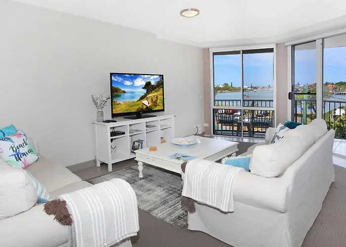 3 Bedroom Unit With Views Of Marina, Close To Beach Mooloolaba
