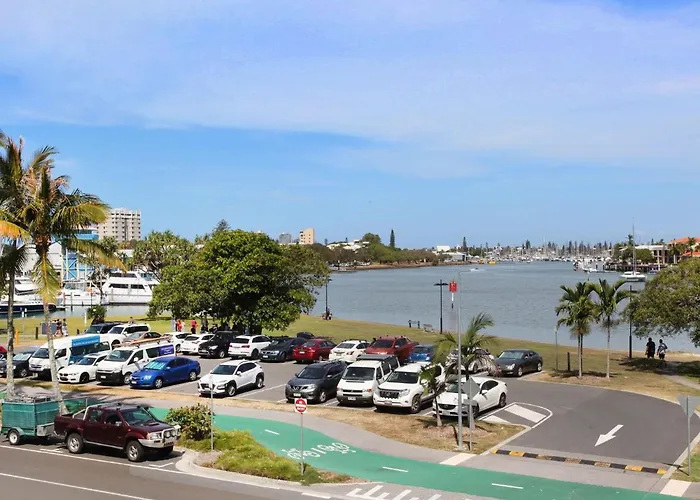 3 Bedroom Unit With Views Of Marina, Close To Beach Mooloolaba