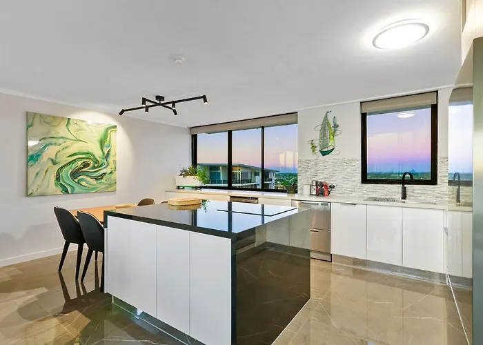 Beach Front, 2 Bed Apartment Pool, Sauna And Tennis Mooloolaba