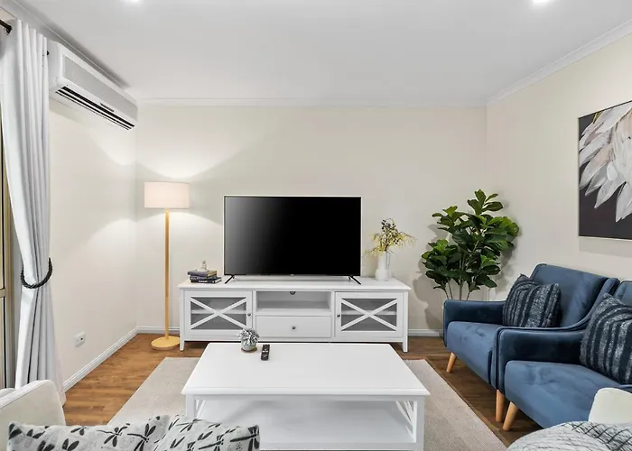 Regency 3 Bedroom Central Town House Mooloolaba