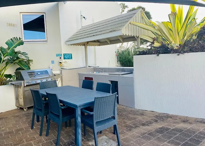License To Chill • Couple'S Escape In Mooloolaba Apartment
