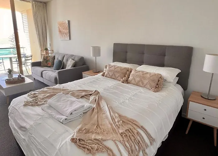 Top Floor Beachside Apartment In The Heart Of Mooloolaba