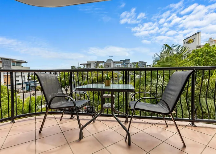 2 Bedroom Central Mooloolaba Resort With Pool, Spa, Mini Golf