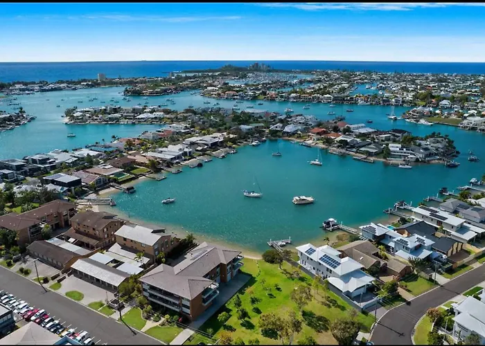 Luxury 2 Bedroom Unit Mooloolaba