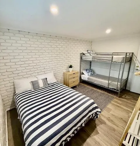 Mooloolaba Waterfront Unit - Sleeps 8 Apartment