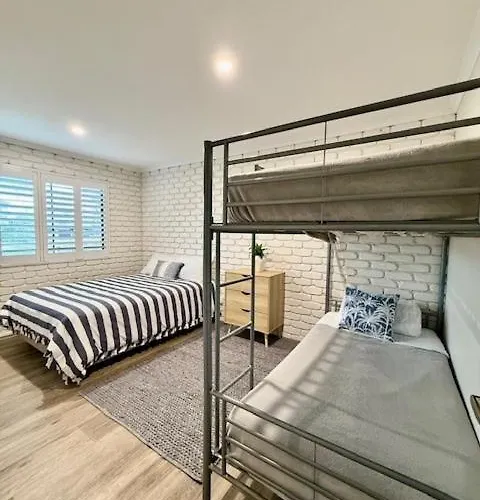 Mooloolaba Waterfront Unit - Sleeps 8 Apartment
