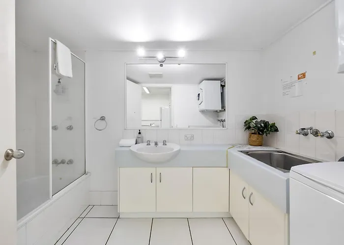 Central, Neat And Affordable 2 Bed Apartment Mooloolaba