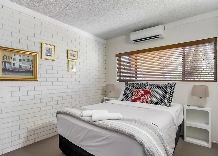 Anjuna, 2 Bedroom Apartment On Canal Mooloolaba